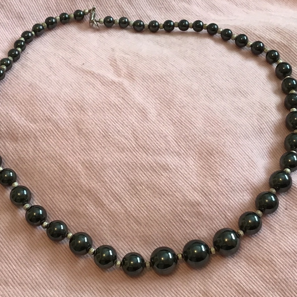 NWOT Natural Hematite necklace